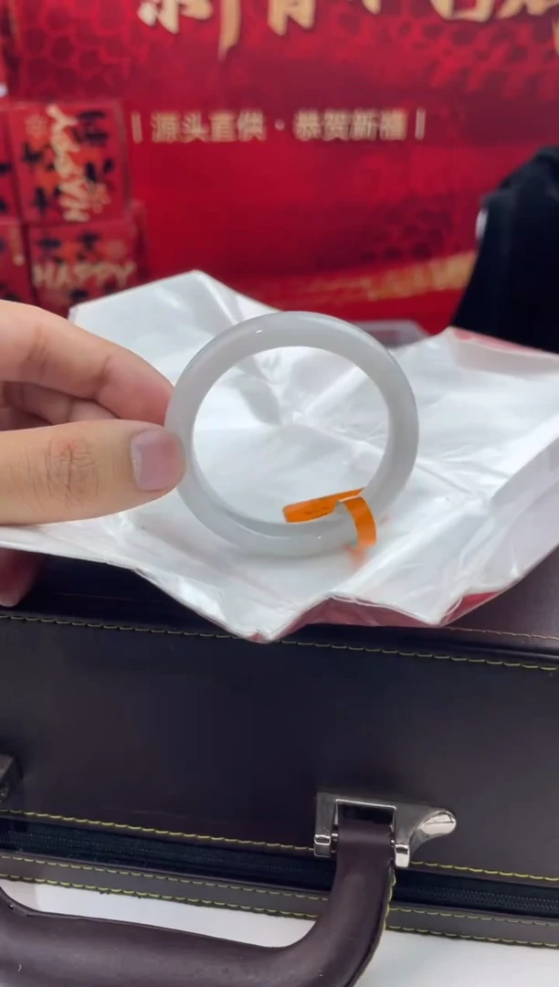【闪购商品】翡翠手镯未镶嵌8翡翠手镯（微瑕）