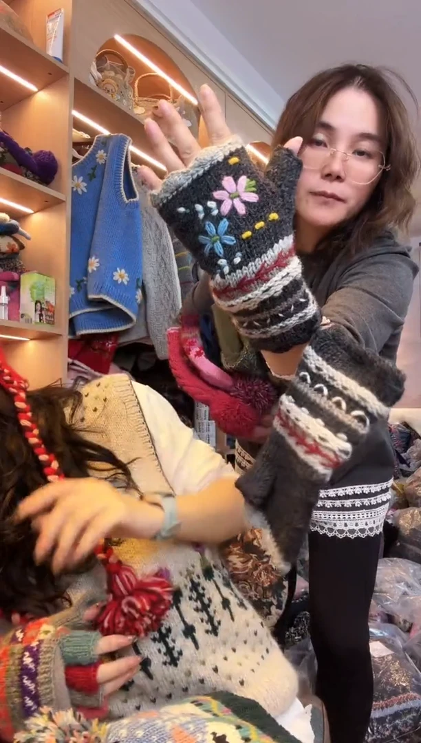 羊毛美利奴深灰色刺绣半包手套