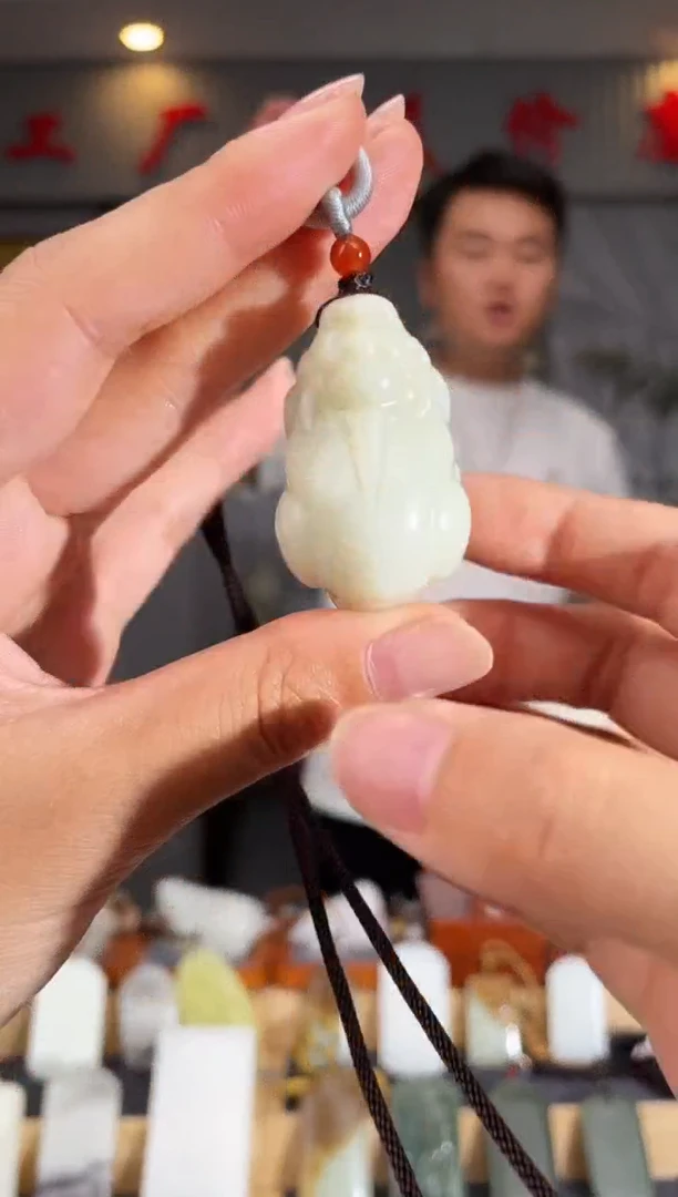 和田玉未镶嵌颈饰1