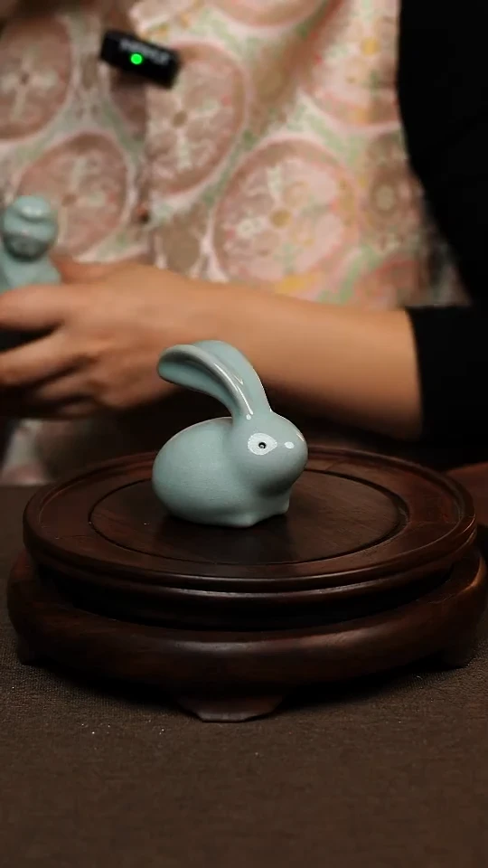 瓷片天青色茶宠 小兔子 微瑕 不带礼盒