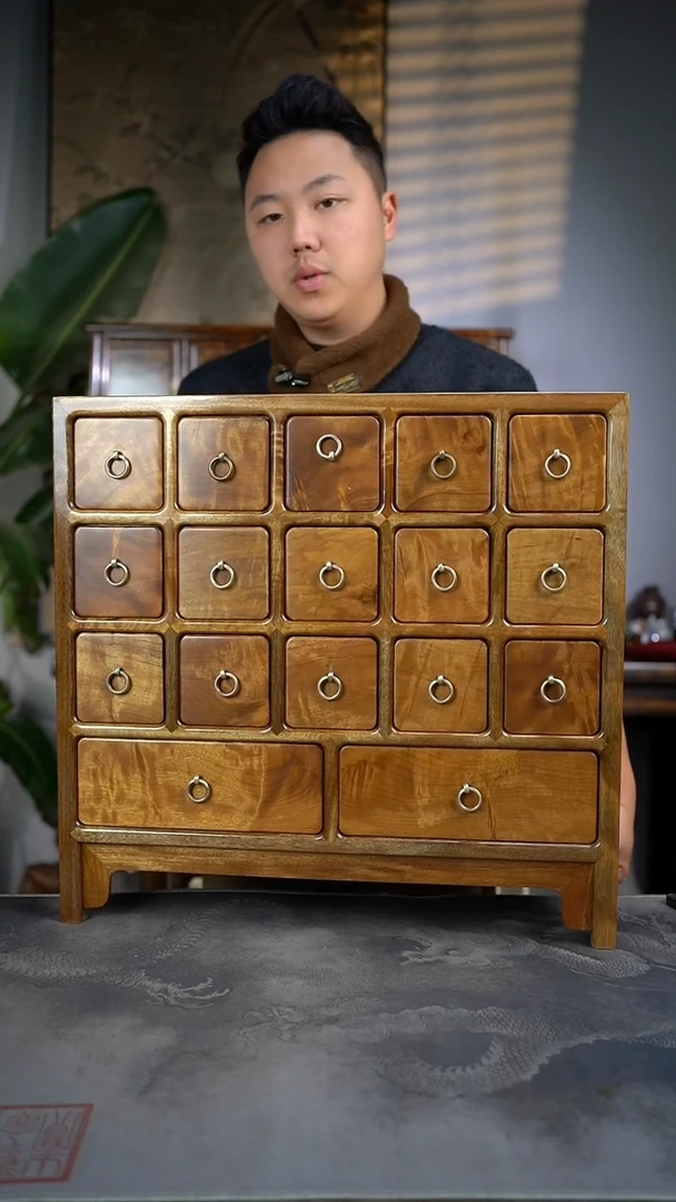 【闪购商品】金丝楠木雕795号老陈料精工榫卯大漆多宝格收纳柜