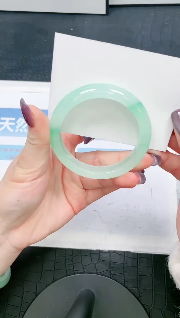 【闪购商品】石英质玉手镯未镶嵌18-55