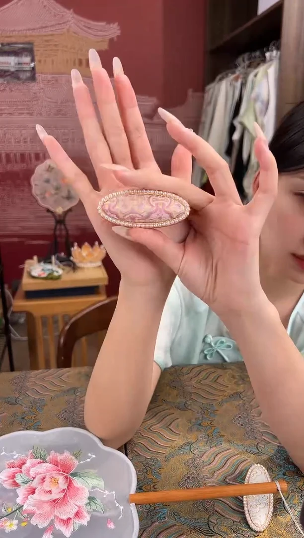 刺绣宋锦圆形小夹子