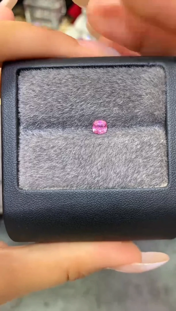 裸石尖晶石枕型 粉色调 0.45ct