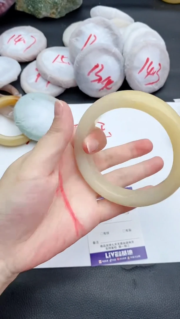 未镶嵌手镯石英质玉161+64/65