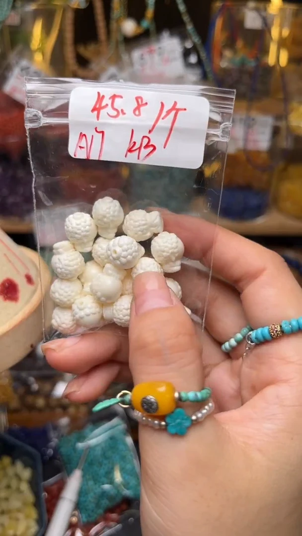未镶嵌琥珀珠宝奇石A17