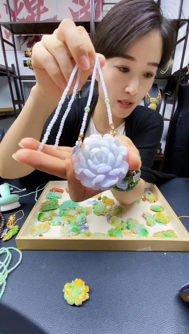 颈饰未镶嵌翡翠吊坠