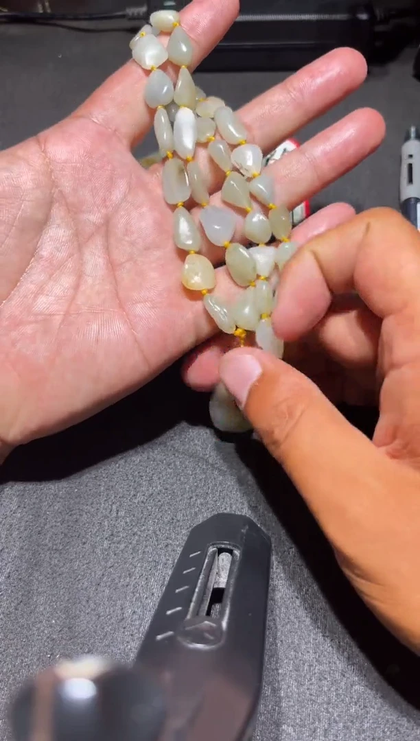 未镶嵌和田玉（糖玉）挂件和田玉