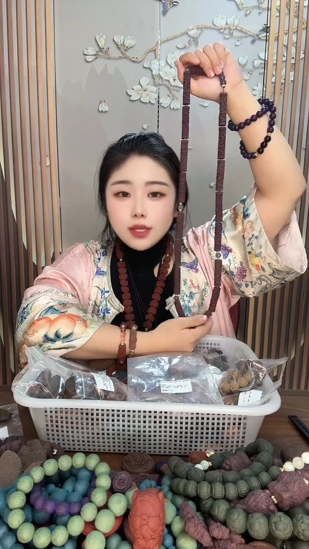 泥塑紫檀忘忧盘龙柱脖挂1条