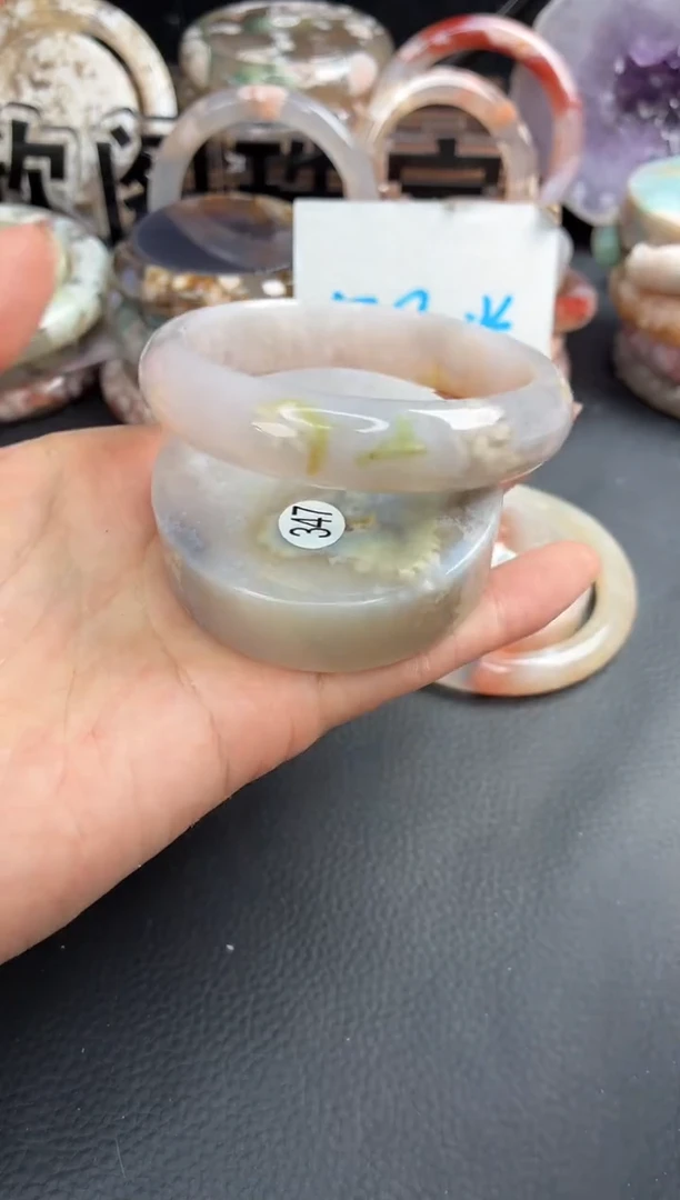 未镶嵌手镯（圆镯）石英质玉58
