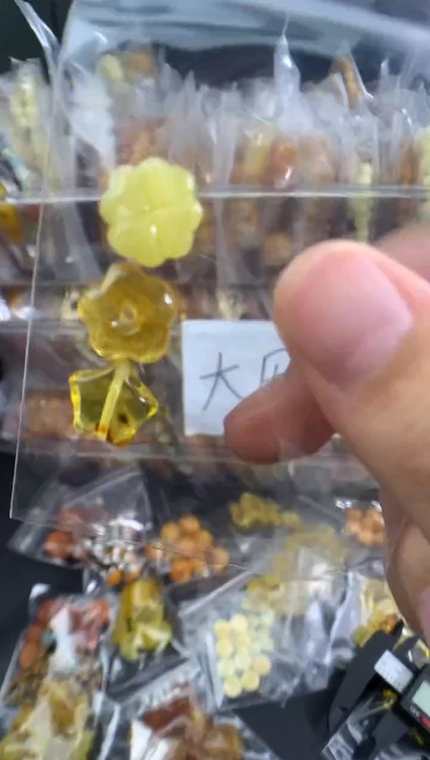 蜜蜡未镶嵌珠宝奇石多样性发一件