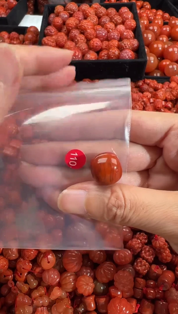 南红玛瑙未镶嵌颈饰1