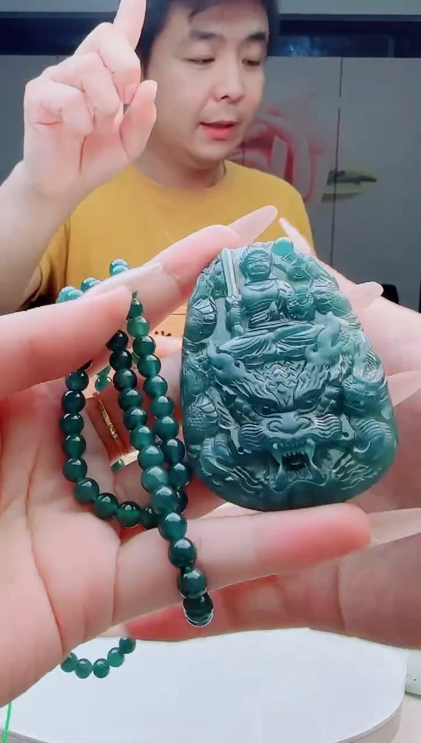 颈饰未镶嵌翡翠多样性发其中一