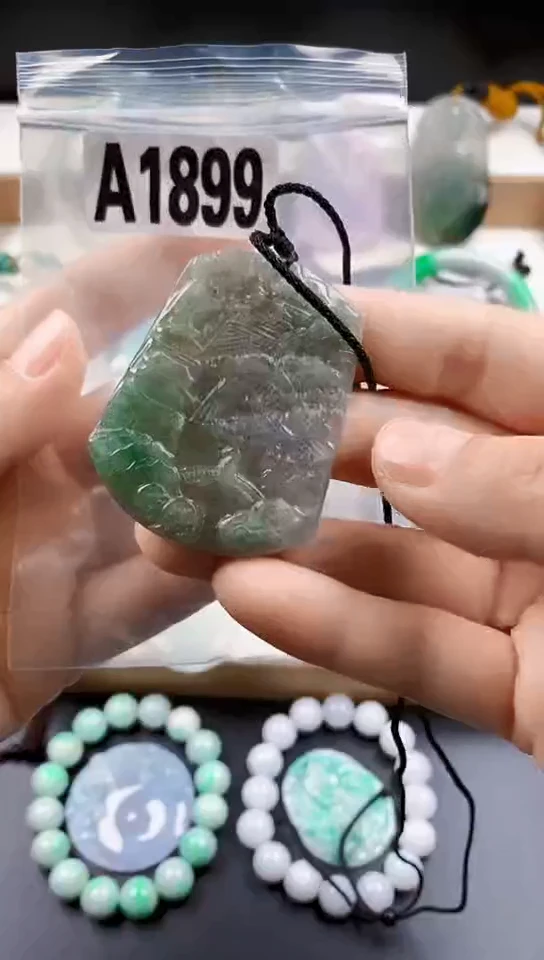 颈饰未镶嵌翡翠天然翡翠吊坠挂件