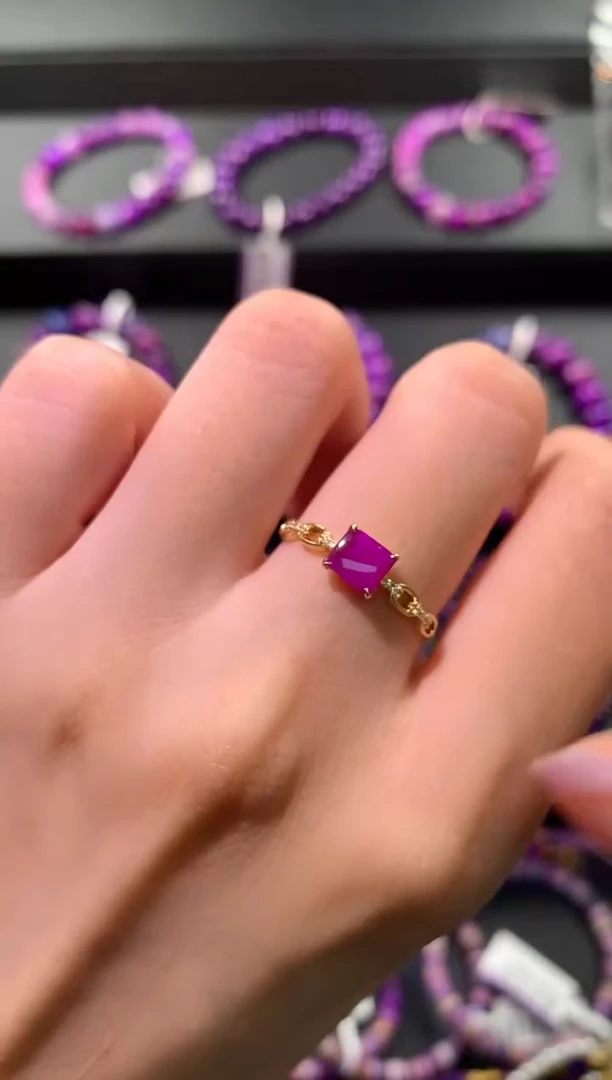 18K金镶嵌苏纪石（舒俱来）.戒指