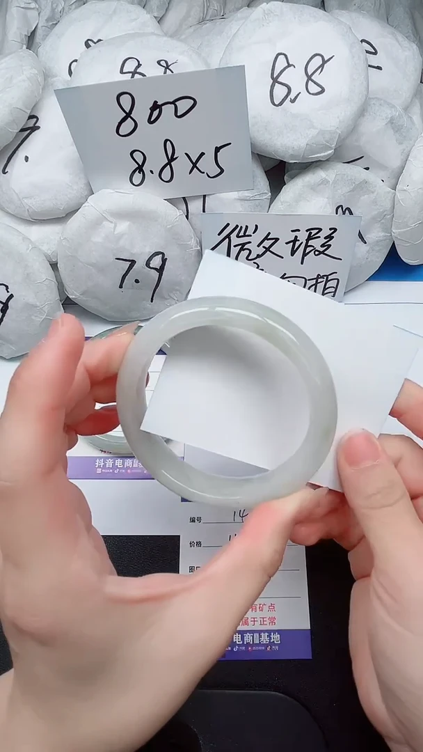 【闪购商品】石英质玉手镯未镶嵌14