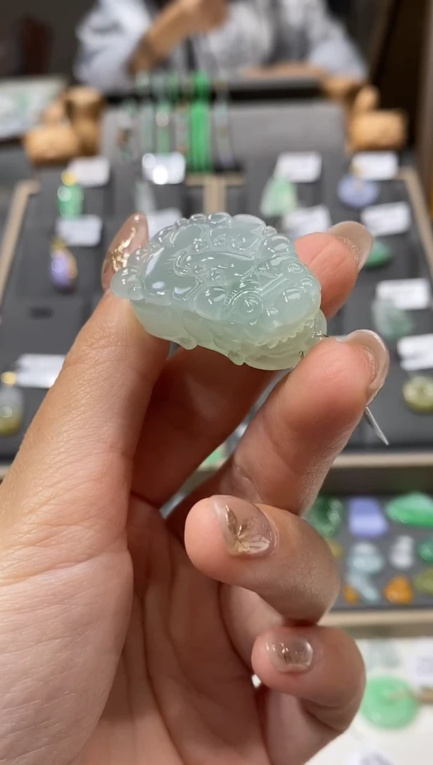 颈饰未镶嵌翡翠貔貅