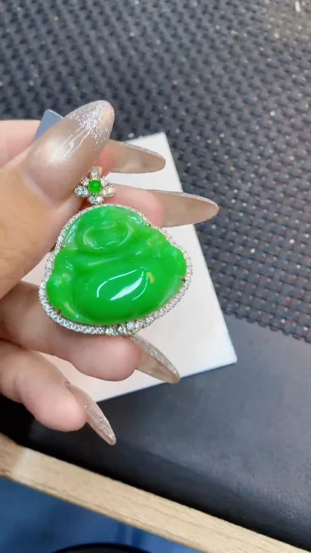 颈饰18K金镶嵌翡翠1
