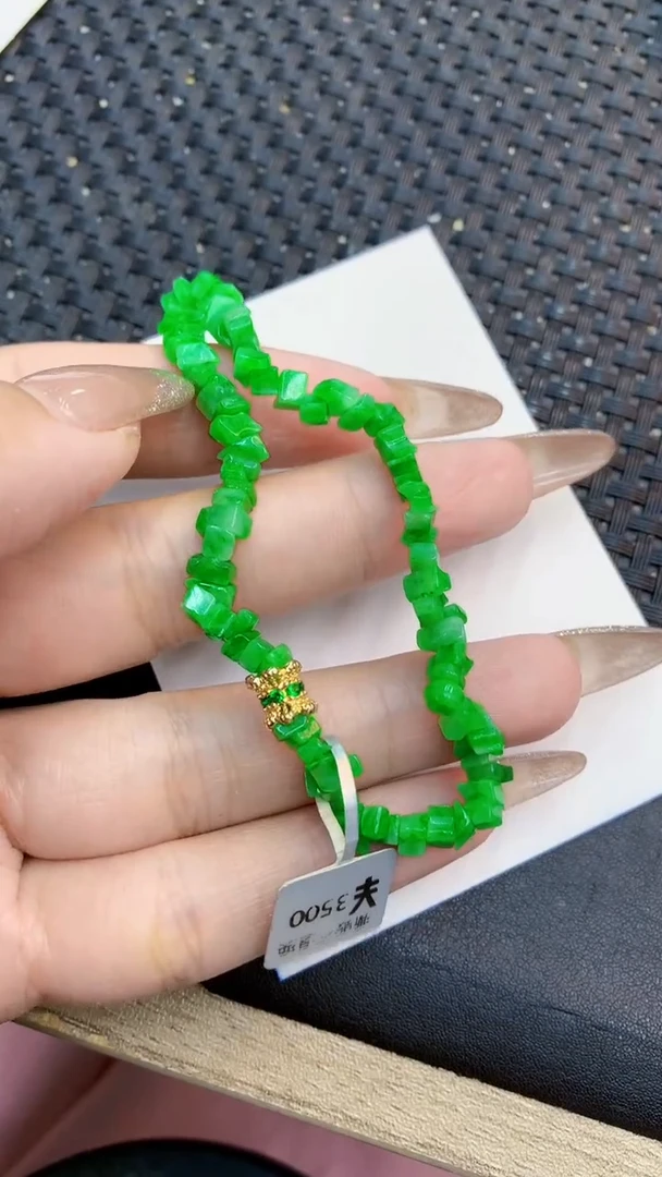 颈饰未镶嵌翡翠1