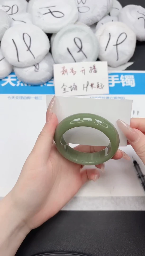 未镶嵌手镯石英质玉80-52