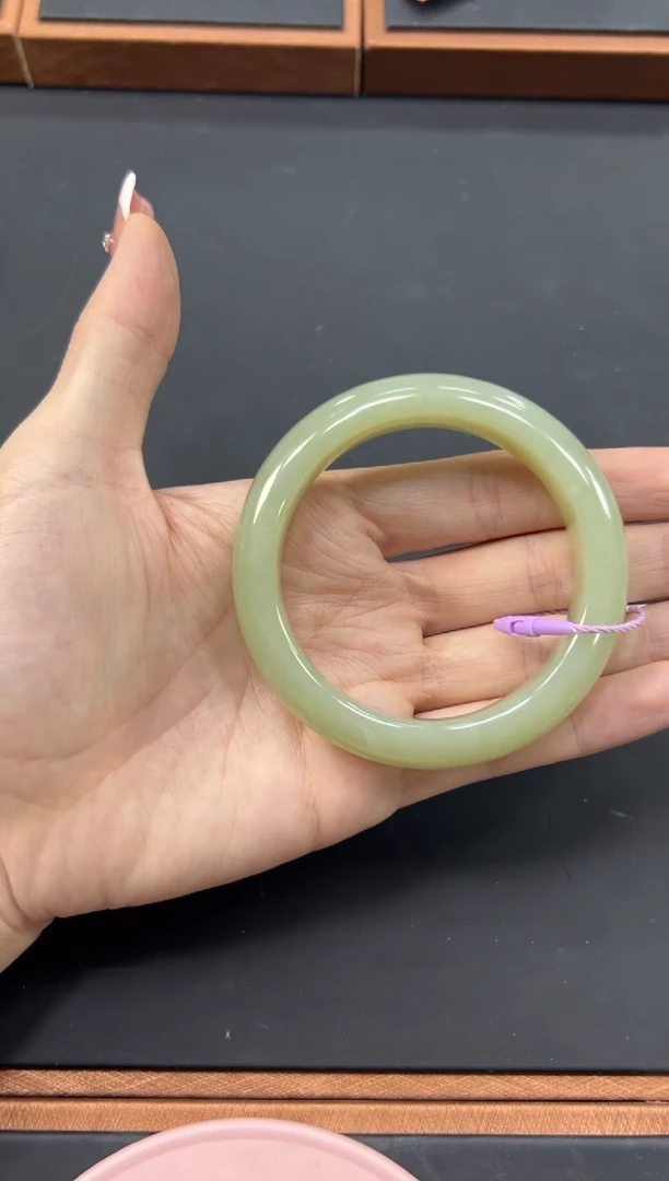 【闪购商品】和田玉手镯未镶嵌且末微色差近矿54手镯M