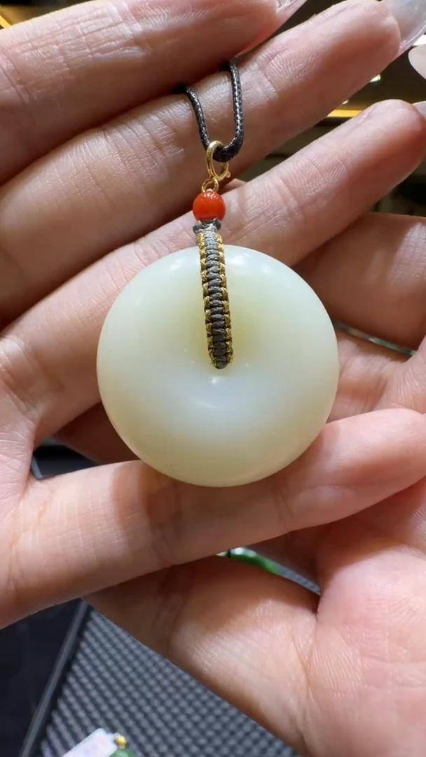 颈饰未镶嵌和田玉挂件