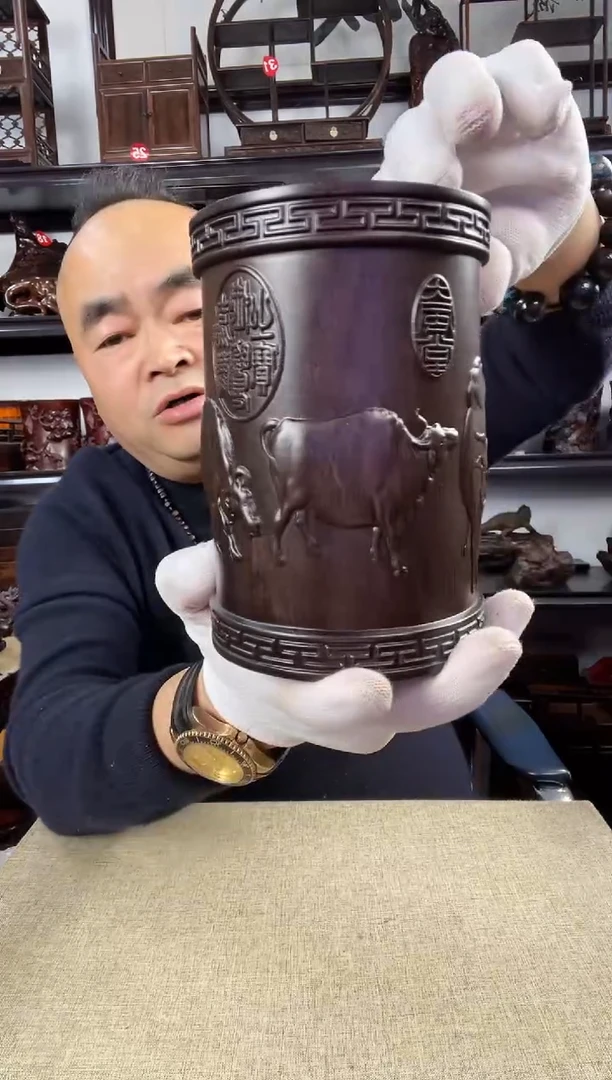 木老李红木工艺品五牛笔筒