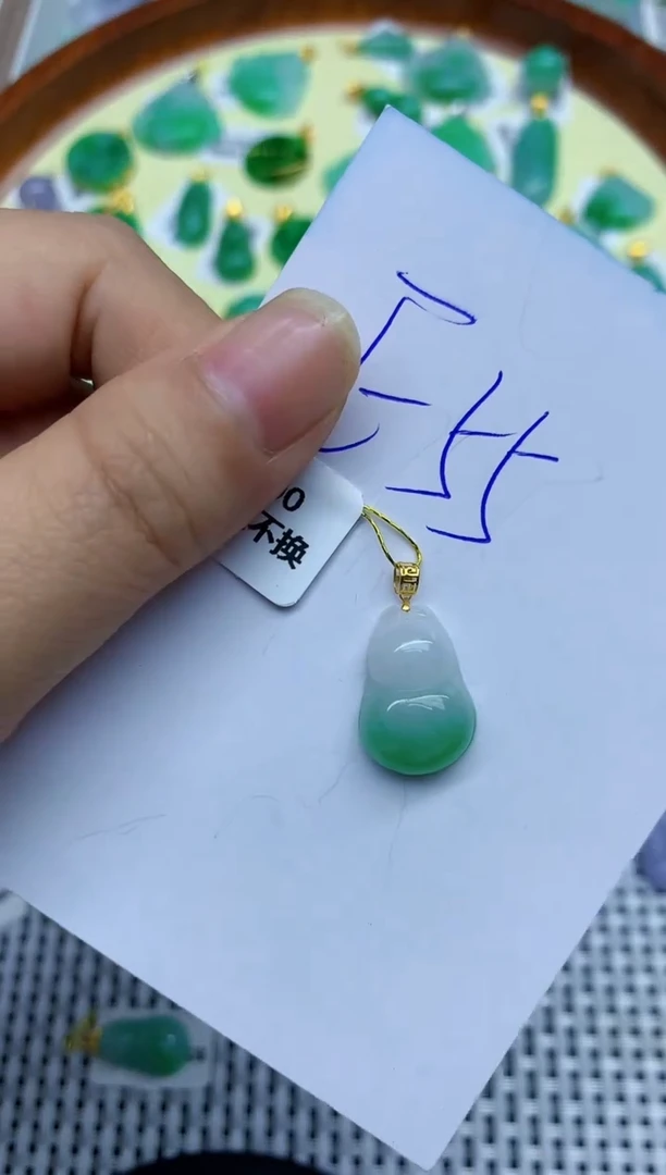 翡翠18K金镶嵌颈饰11111111