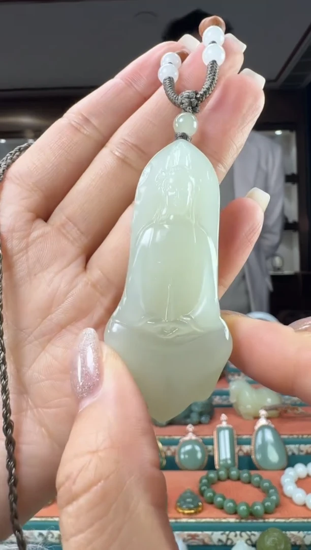 颈饰未镶嵌和田玉佩佩