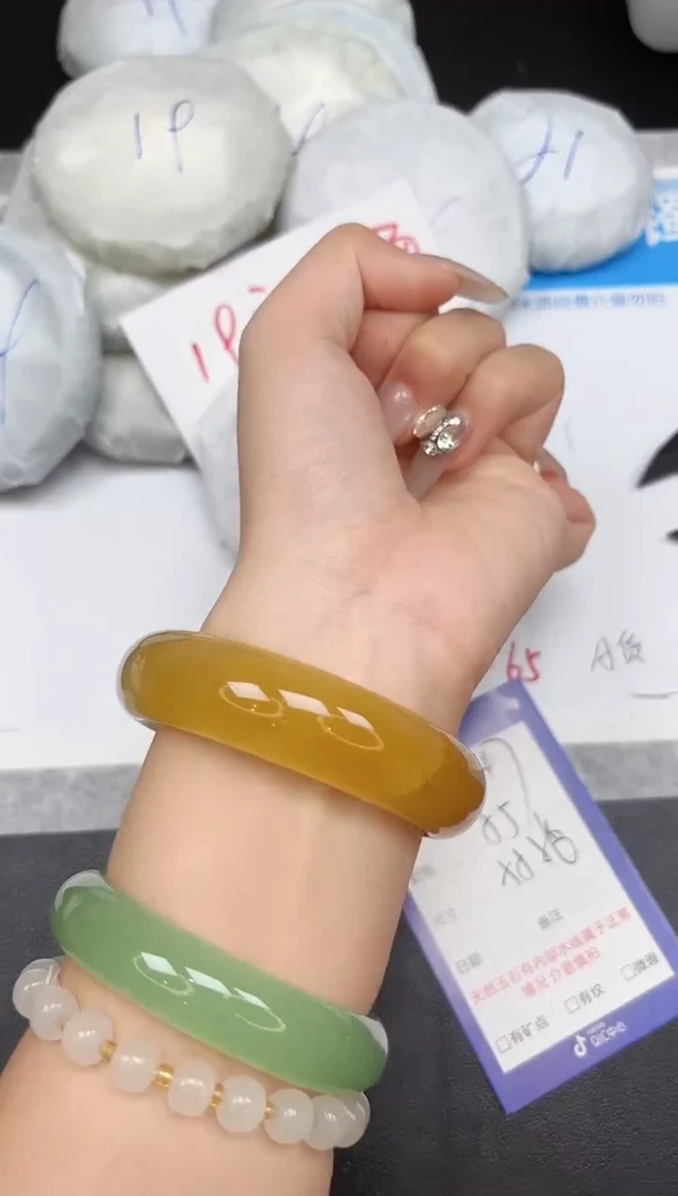 未镶嵌手镯石英质玉247-5556