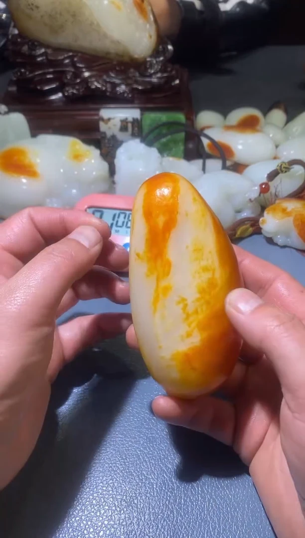 未镶嵌和田玉把件吴****.和田玉