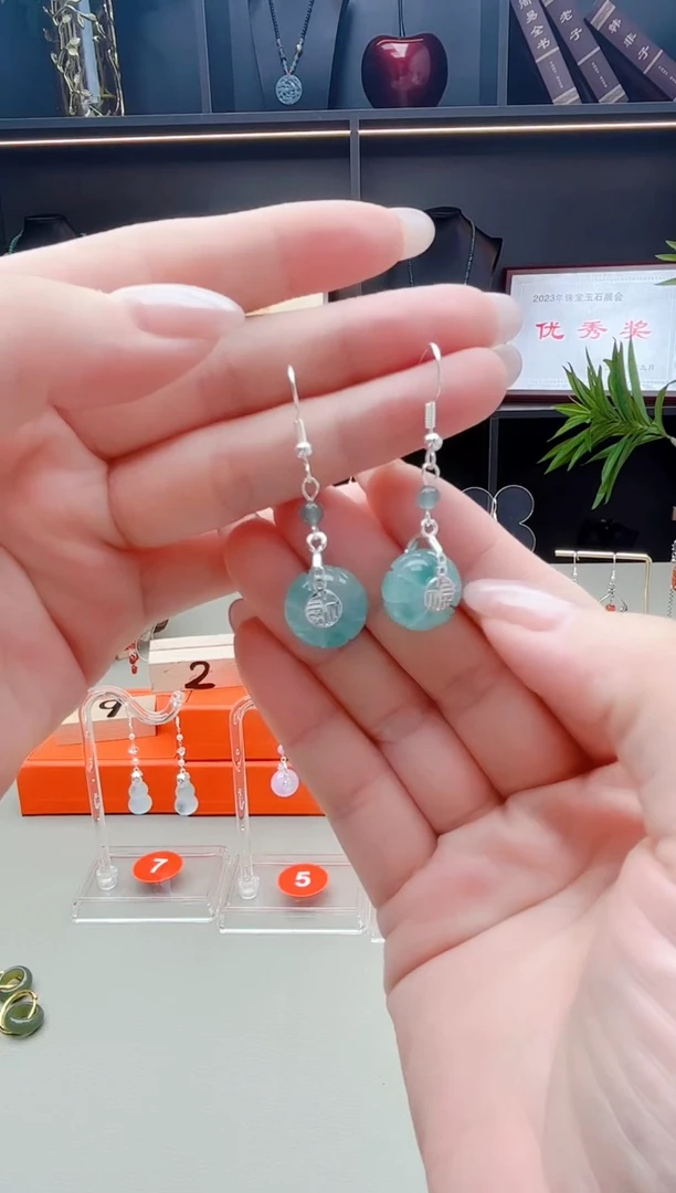 未镶嵌石英质玉（天山翠）耳钉428