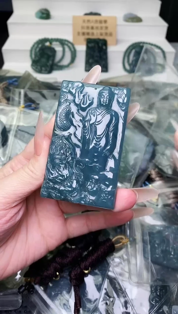 颈饰未镶嵌翡翠