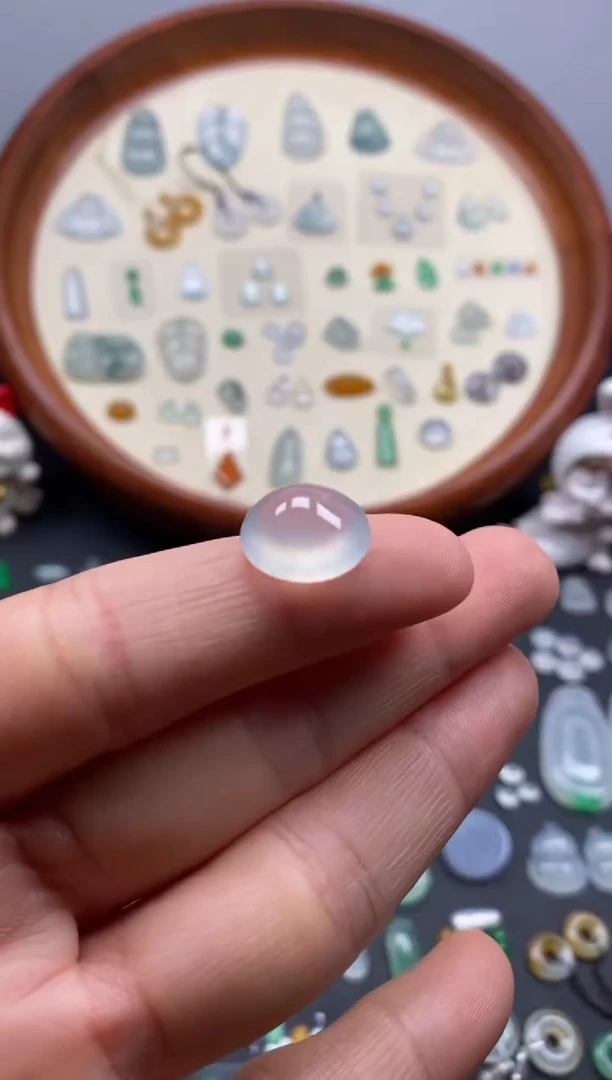 颈饰未镶嵌翡翠晴底蛋面/芬