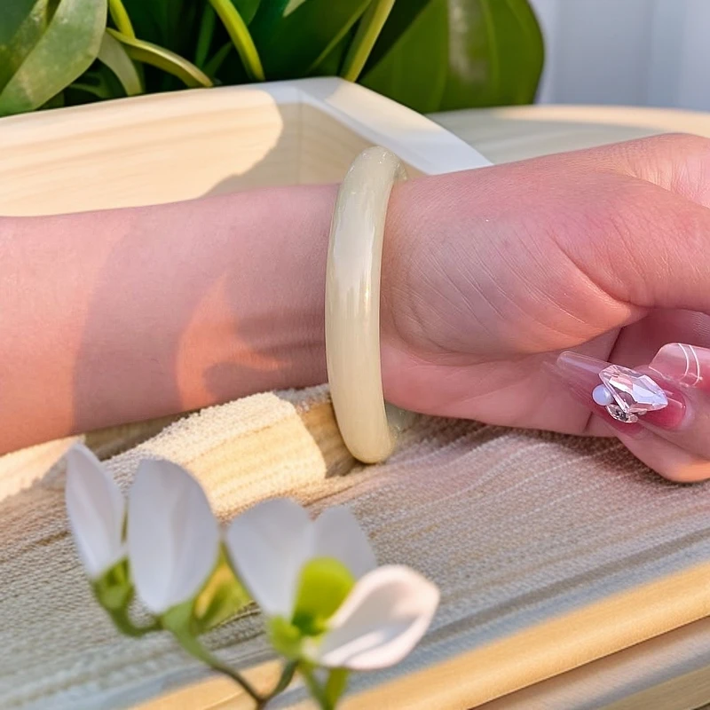 天然和田玉 手镯 正圈口56mm  蜂蜜水经典气质时尚