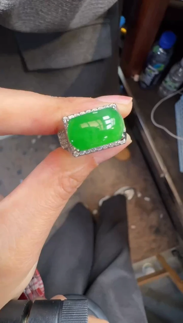 未镶嵌定制翡翠翡翠A货有轻微色差属于正常现象，戒指1