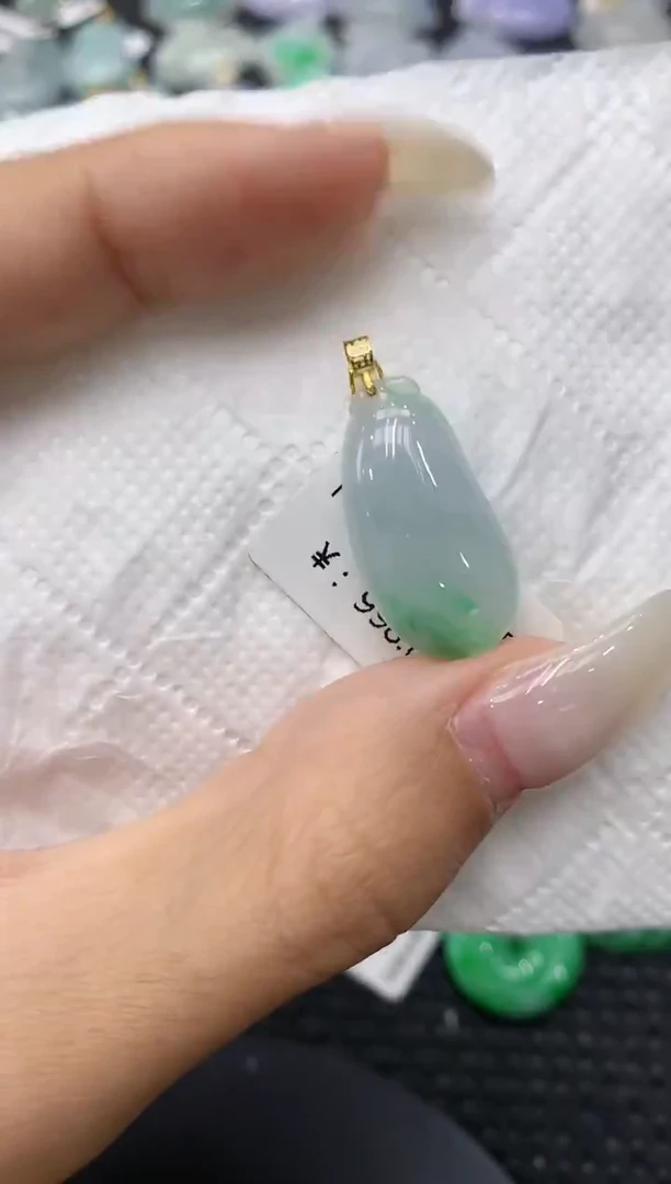 颈饰18K金镶嵌翡翠11111111111