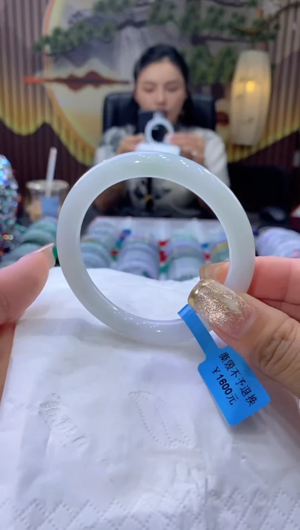 翡翠手镯未镶嵌多人08603