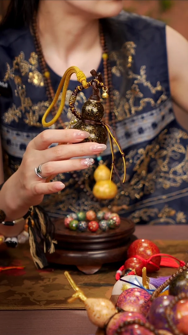 84易林大漆开口小葫芦----168