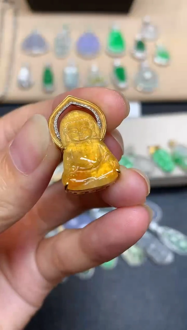 颈饰18K金镶嵌翡翠观音【无服务费