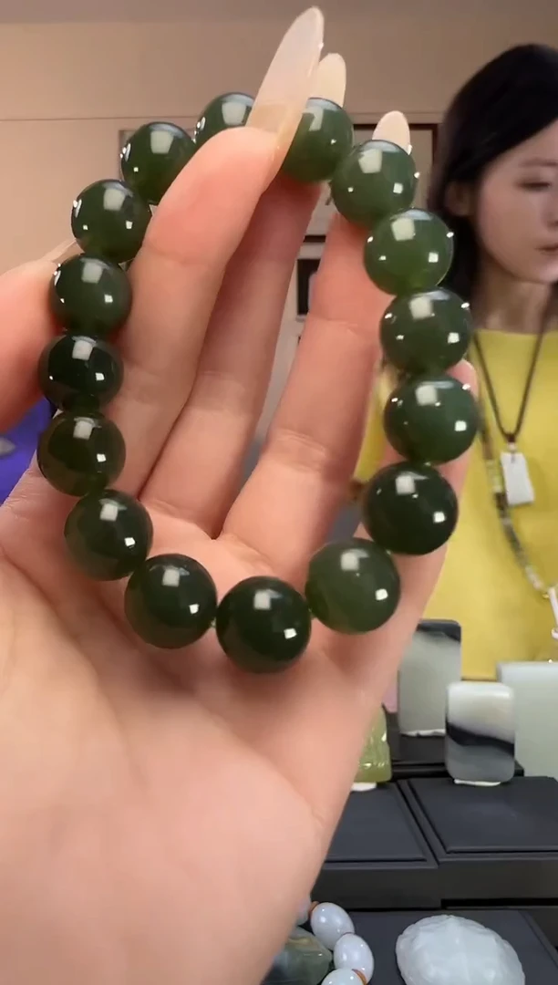 颈饰未镶嵌和田玉湖水绿圆珠手串