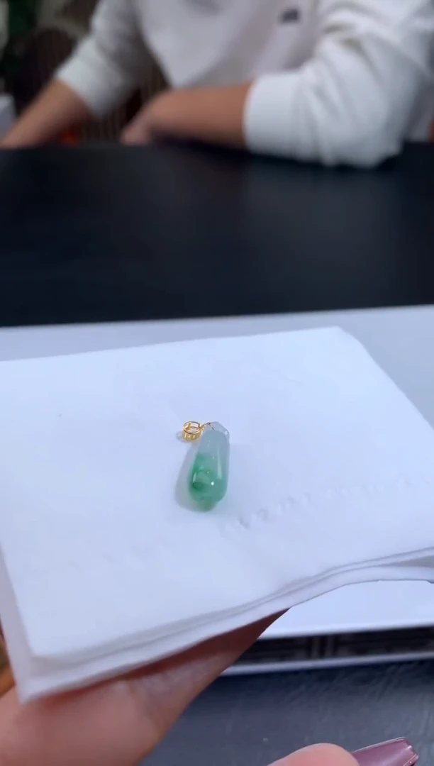 颈饰18K金镶嵌翡翠吃****爷翡翠