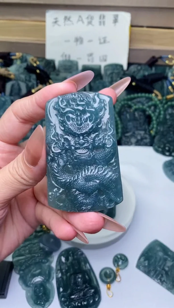 颈饰未镶嵌翡翠