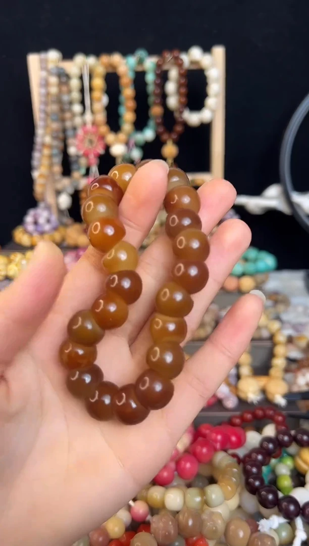 琥珀色蒜瓣大肠