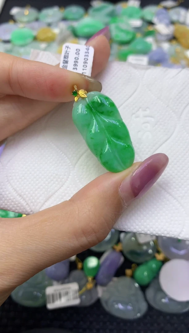 颈饰18K金镶嵌翡翠天然缅甸翡翠A货