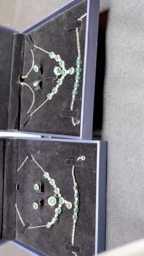 翡翠未镶嵌颈饰多样性发货（只发一套）x28