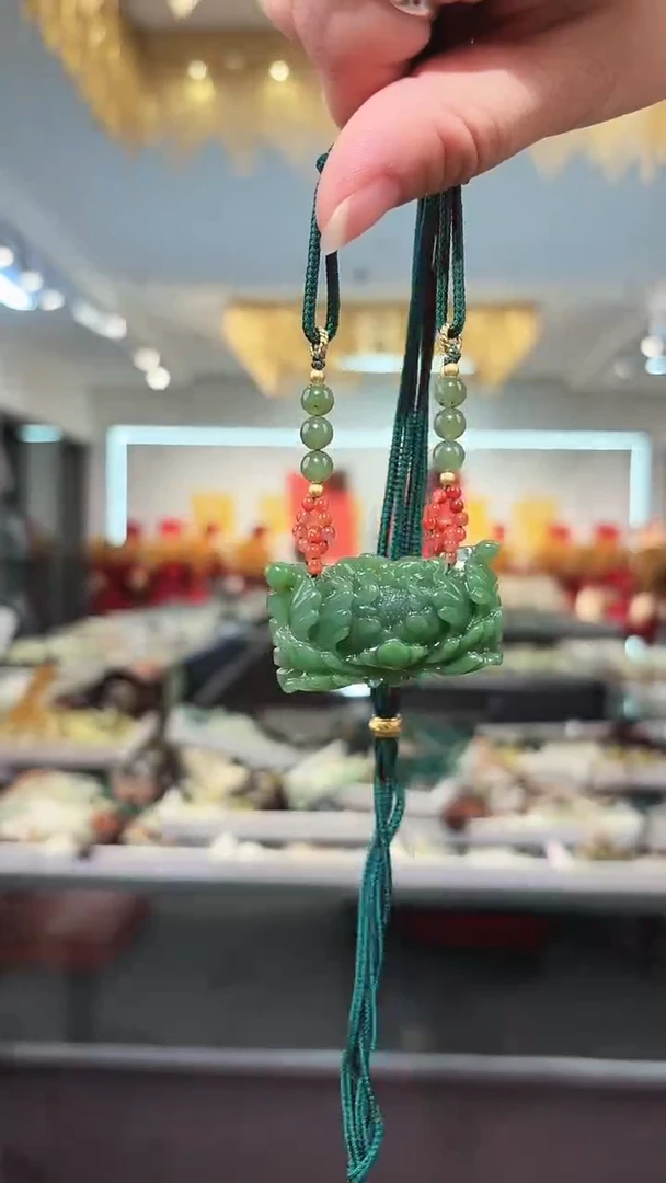 和田玉未镶嵌颈饰牡丹花吊坠