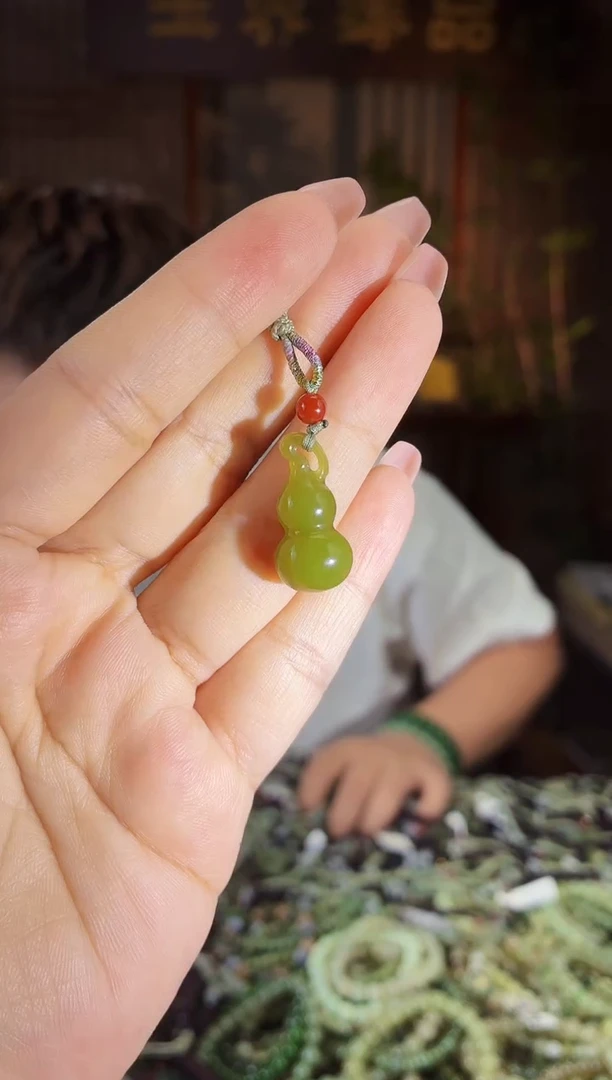 和田玉未镶嵌颈饰拍一发一