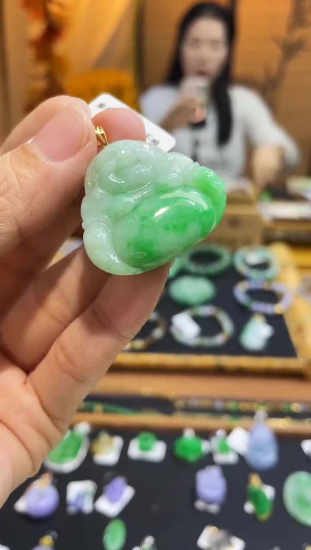 颈饰18K金镶嵌翡翠佛公