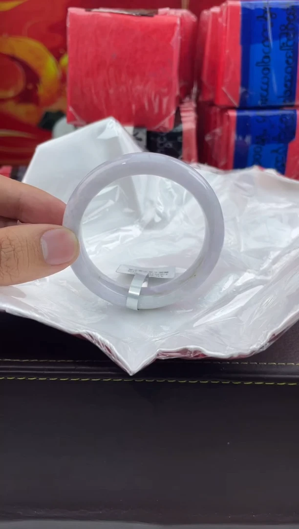 【闪购商品】翡翠手镯未镶嵌1翡翠手镯（微瑕）